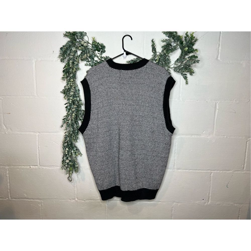 Men’s Gitano sleeveless cardigan sweater vest - Picture 2 of 5